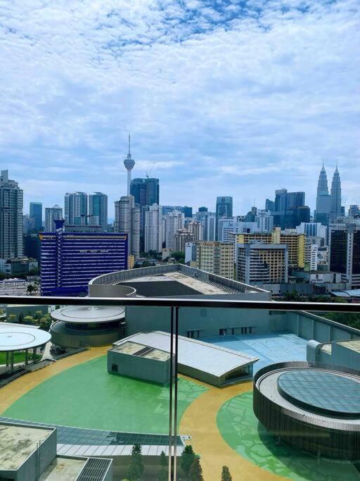 Апартаменты Infinity Pool/ Lucentia Bbcc, Near Lalaport, Pnb118, Klcc Куала-Лумпур Экстерьер фото