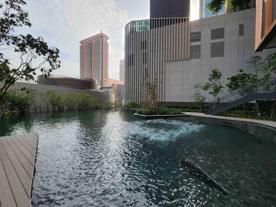 Апартаменты Infinity Pool/ Lucentia Bbcc, Near Lalaport, Pnb118, Klcc Куала-Лумпур Экстерьер фото