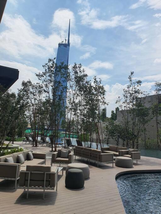 Апартаменты Infinity Pool/ Lucentia Bbcc, Near Lalaport, Pnb118, Klcc Куала-Лумпур Экстерьер фото