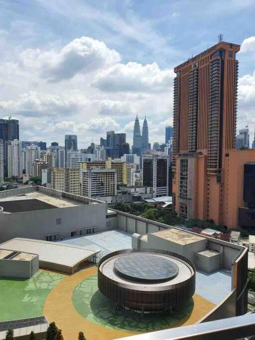 Апартаменты Infinity Pool/ Lucentia Bbcc, Near Lalaport, Pnb118, Klcc Куала-Лумпур Экстерьер фото