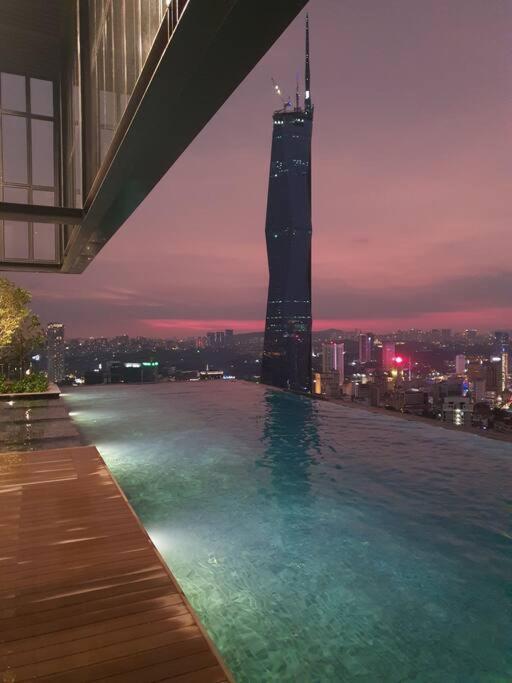 Апартаменты Infinity Pool/ Lucentia Bbcc, Near Lalaport, Pnb118, Klcc Куала-Лумпур Экстерьер фото