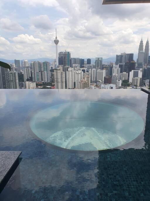Апартаменты Infinity Pool/ Lucentia Bbcc, Near Lalaport, Pnb118, Klcc Куала-Лумпур Экстерьер фото